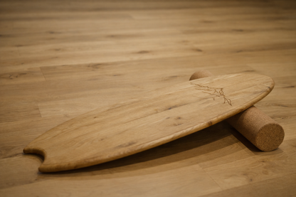 Balance Board  -Mountain-  Set aus massiver Eiche – inkl. Rolle & Halter
